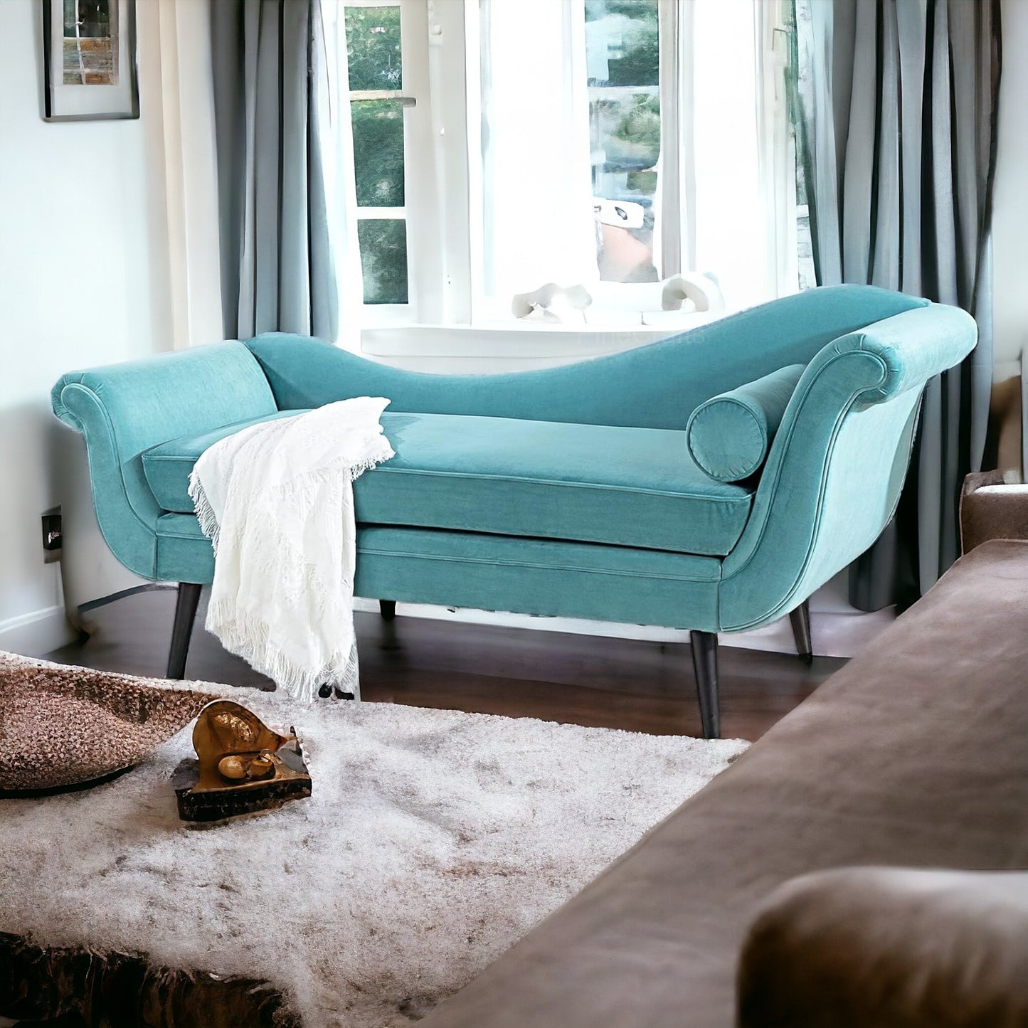 Classic Settee & Couch – Velvet Upholstery