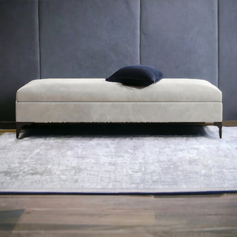 Elegant Ottoman Bench with Roomy Storage - A Must-Have for Your Home