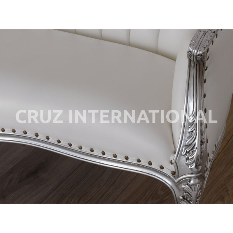 Classic Finley Carving Settee | Standard CRUZ INTERNATIONAL