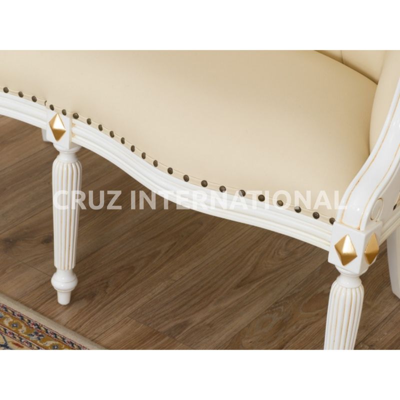 Classic James Carving Settee | Standard CRUZ INTERNATIONAL