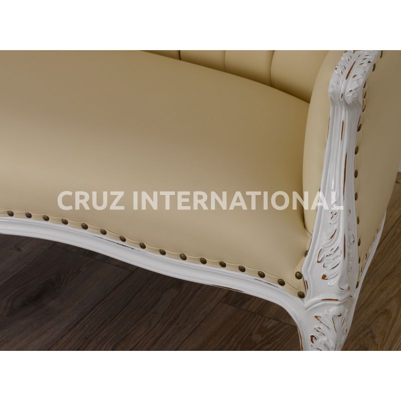 Classic Finley Carving Settee | Standard CRUZ INTERNATIONAL