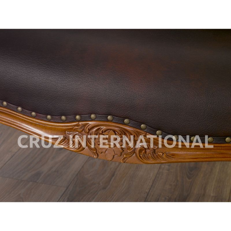 Classic Finley Carving Settee | Standard CRUZ INTERNATIONAL