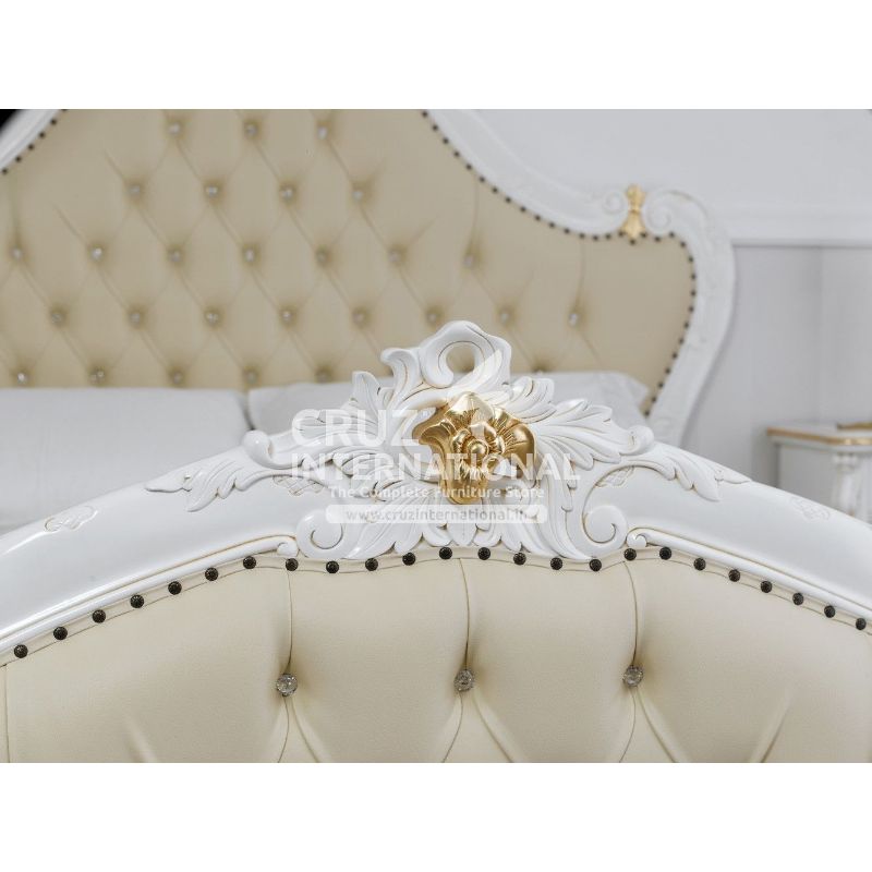 Maharaja Pasquale Carving Bed CRUZ INTERNATIONAL