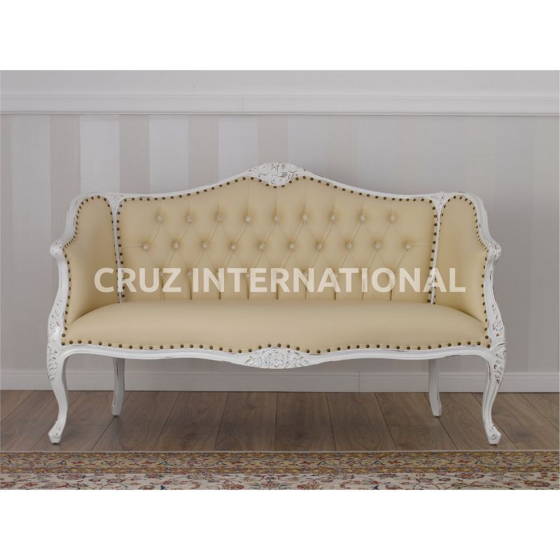 Classic Finley Carving Settee | Standard CRUZ INTERNATIONAL