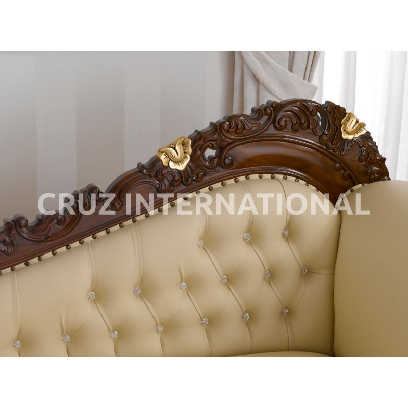 Classic Hector Carving Settee | Standard CRUZ INTERNATIONAL