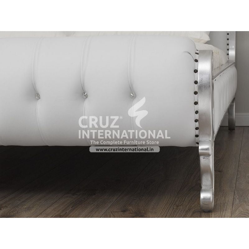 Maharaja Camilla Carving Bed CRUZ INTERNATIONAL