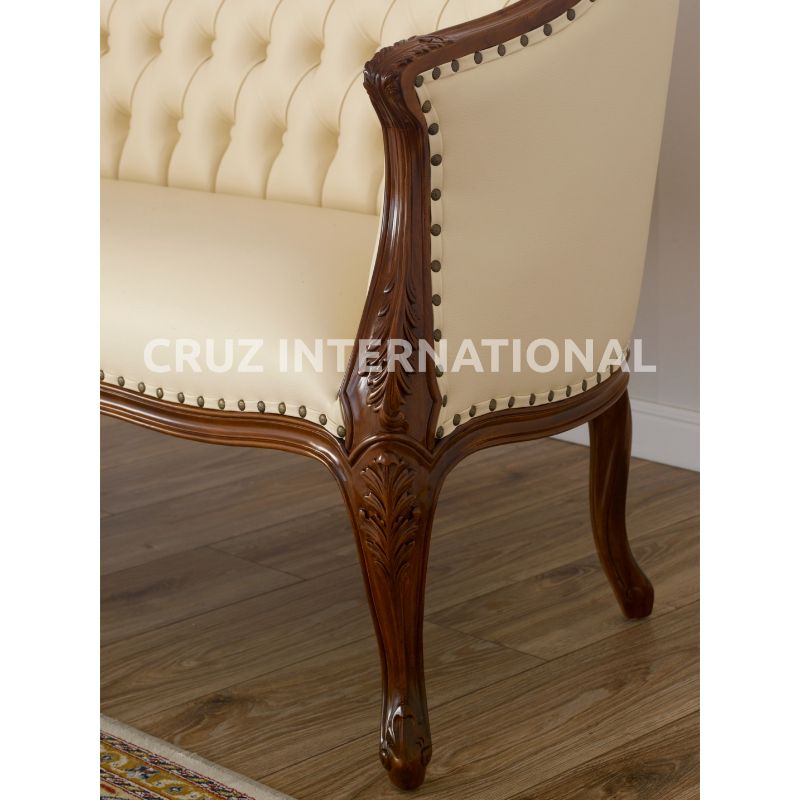 Classic Finley Carving Settee | Standard CRUZ INTERNATIONAL