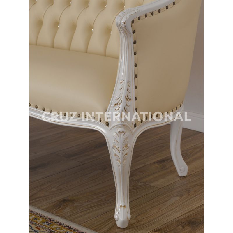 Classic Finley Carving Settee | Standard CRUZ INTERNATIONAL