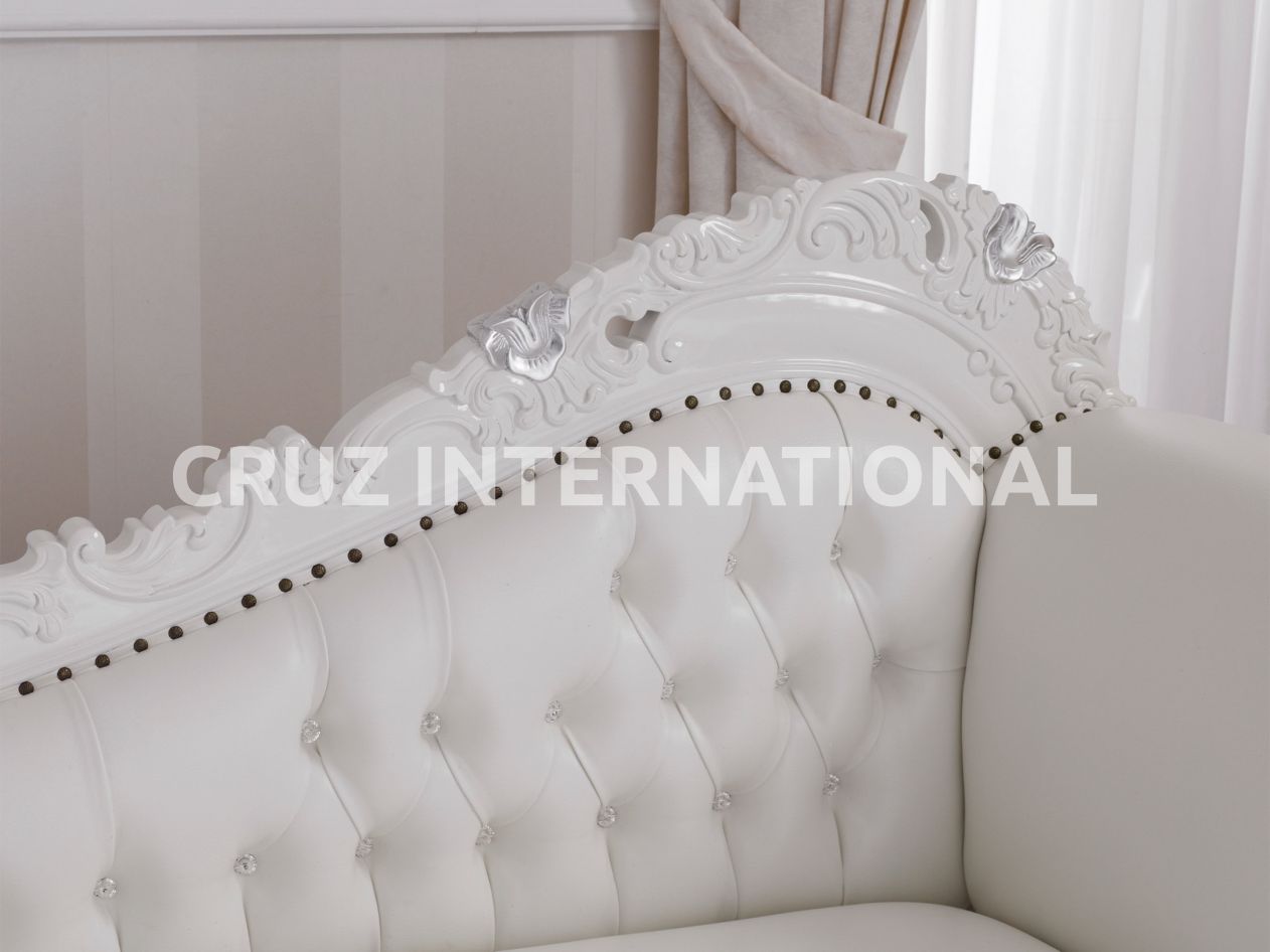 Classic Hector Carving Settee | Standard CRUZ INTERNATIONAL