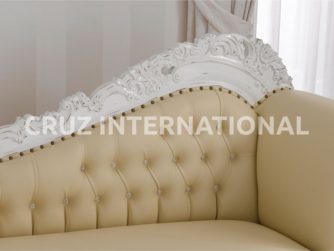 Classic Hector Carving Settee | Standard CRUZ INTERNATIONAL