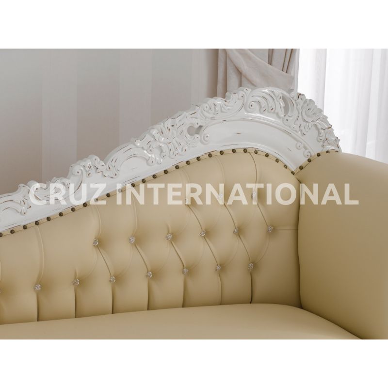 Classic Hector Carving Settee | Standard CRUZ INTERNATIONAL