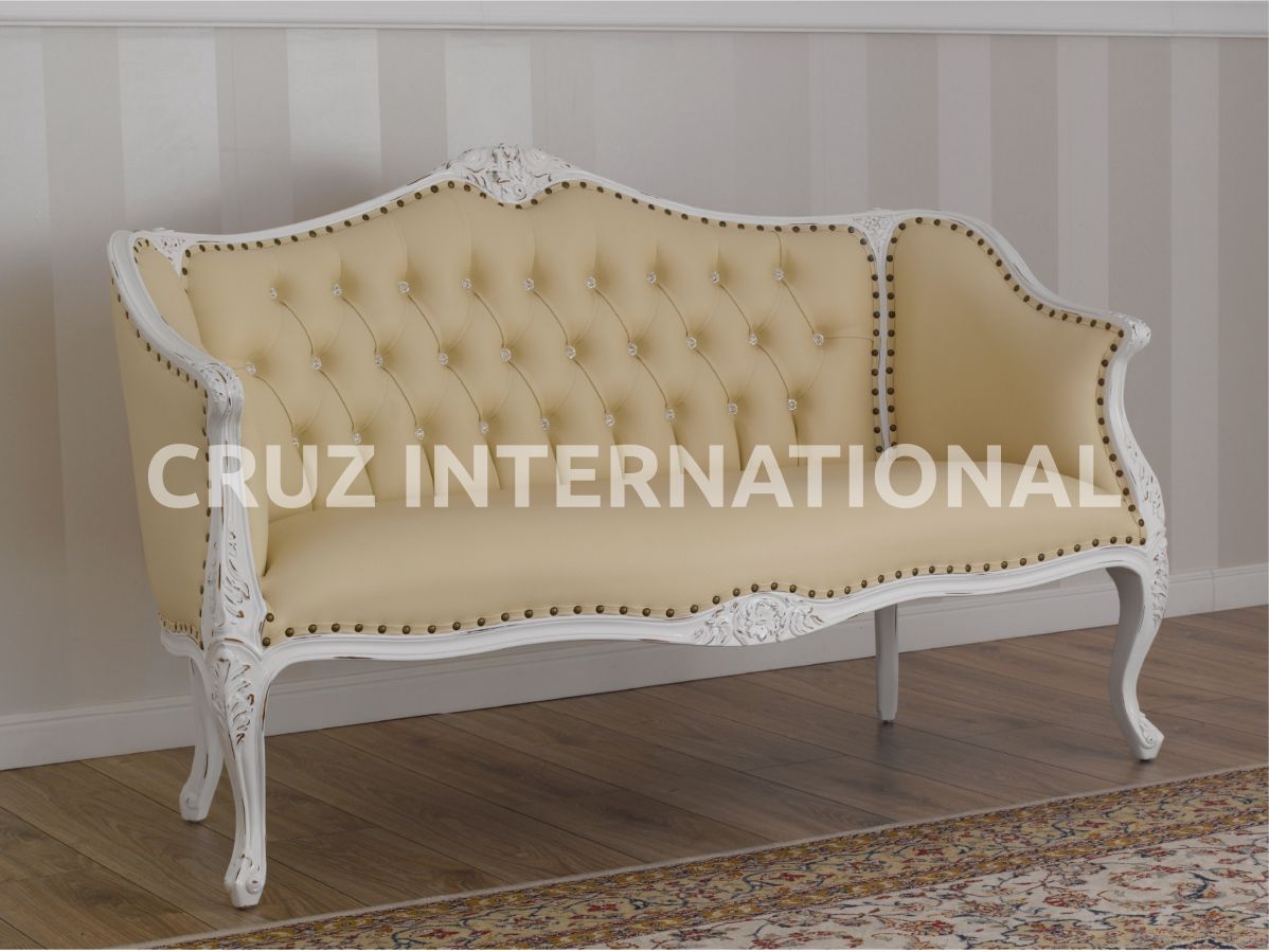 Classic Finley Carving Settee | Standard CRUZ INTERNATIONAL