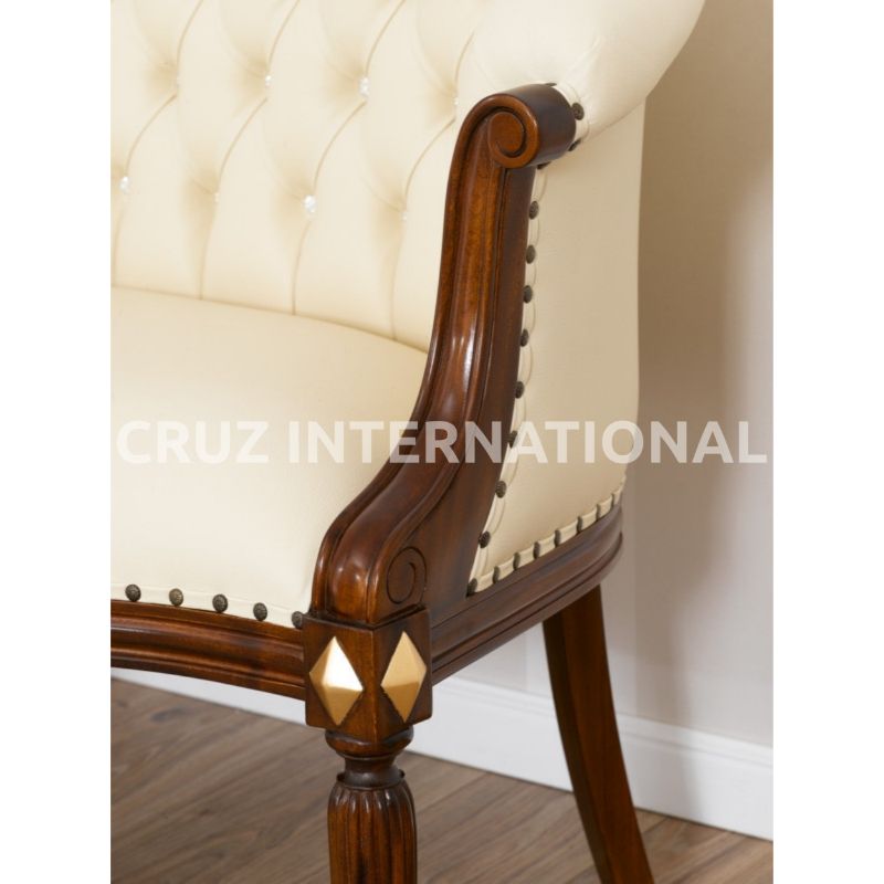 Classic James Carving Settee | Standard CRUZ INTERNATIONAL