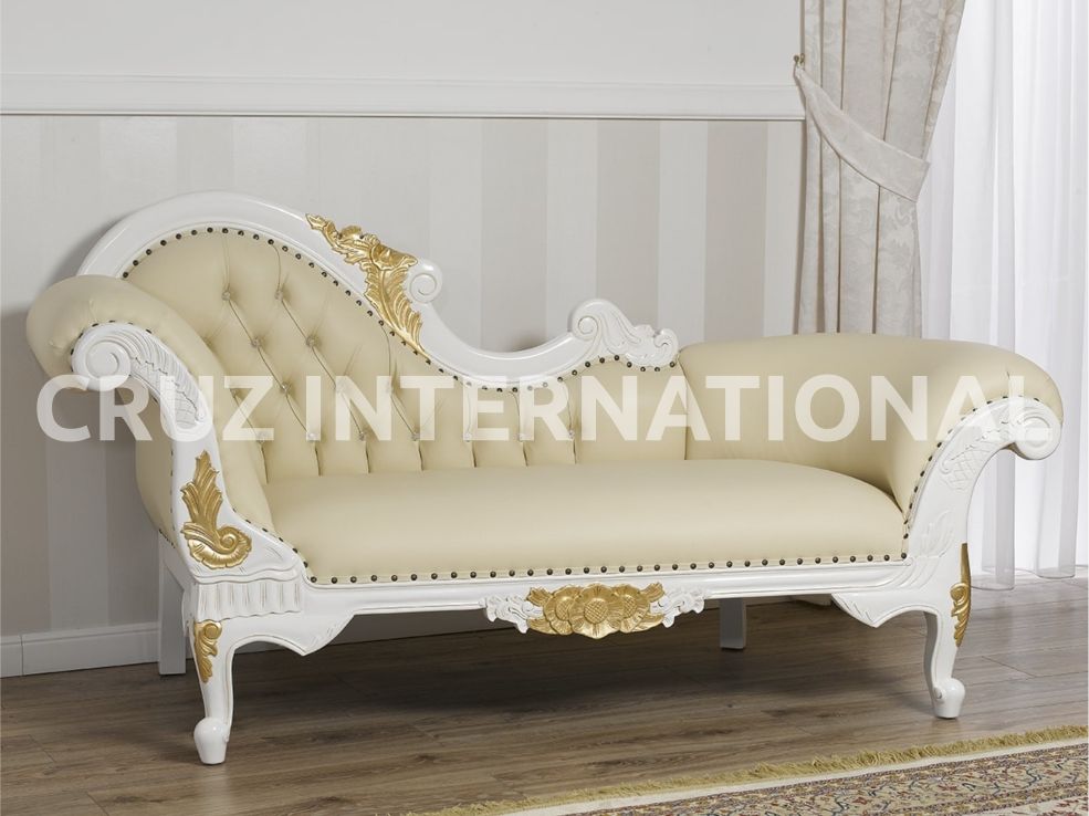 Classic Emilio Carving Settee | Standard CRUZ INTERNATIONAL