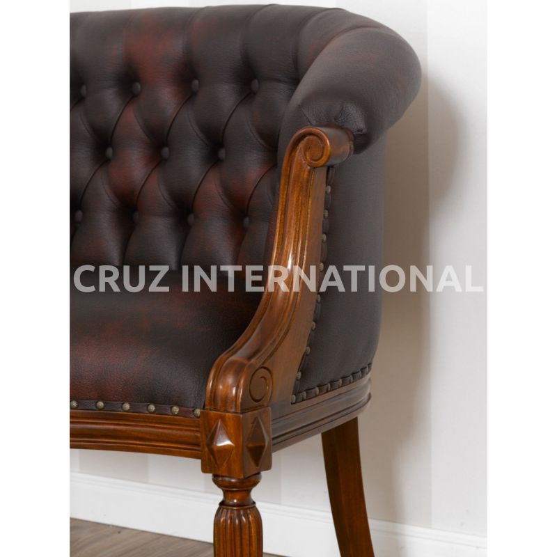 Classic James Carving Settee | Standard CRUZ INTERNATIONAL