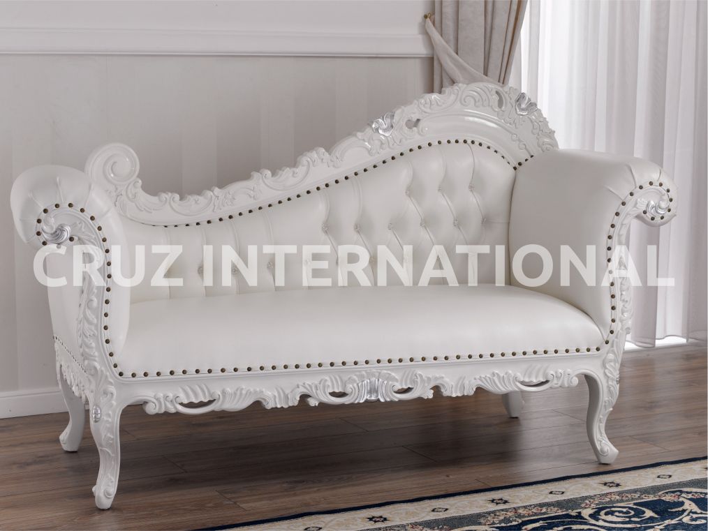 Classic Hector Carving Settee | Standard CRUZ INTERNATIONAL