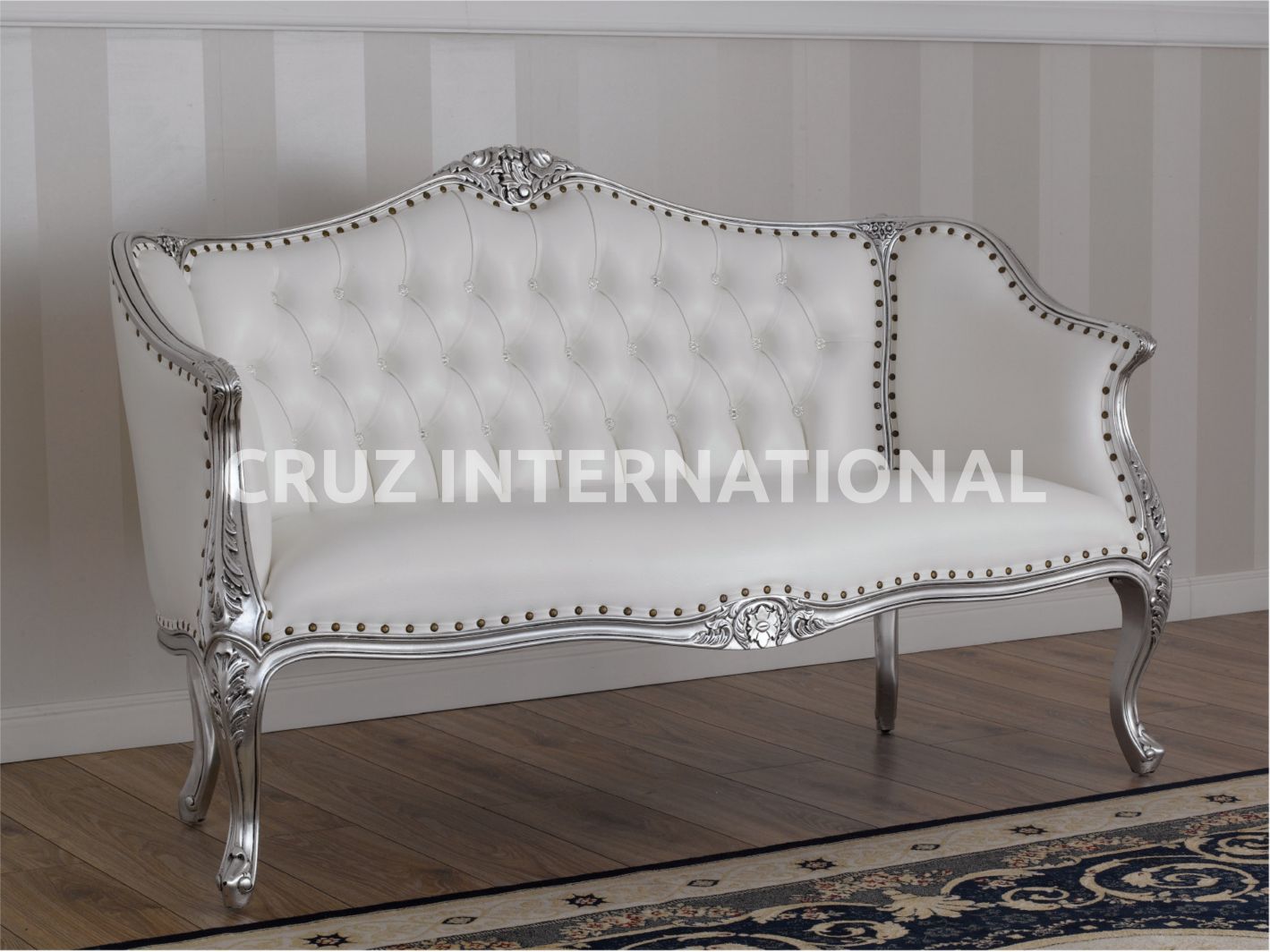 Classic Finley Carving Settee | Standard CRUZ INTERNATIONAL