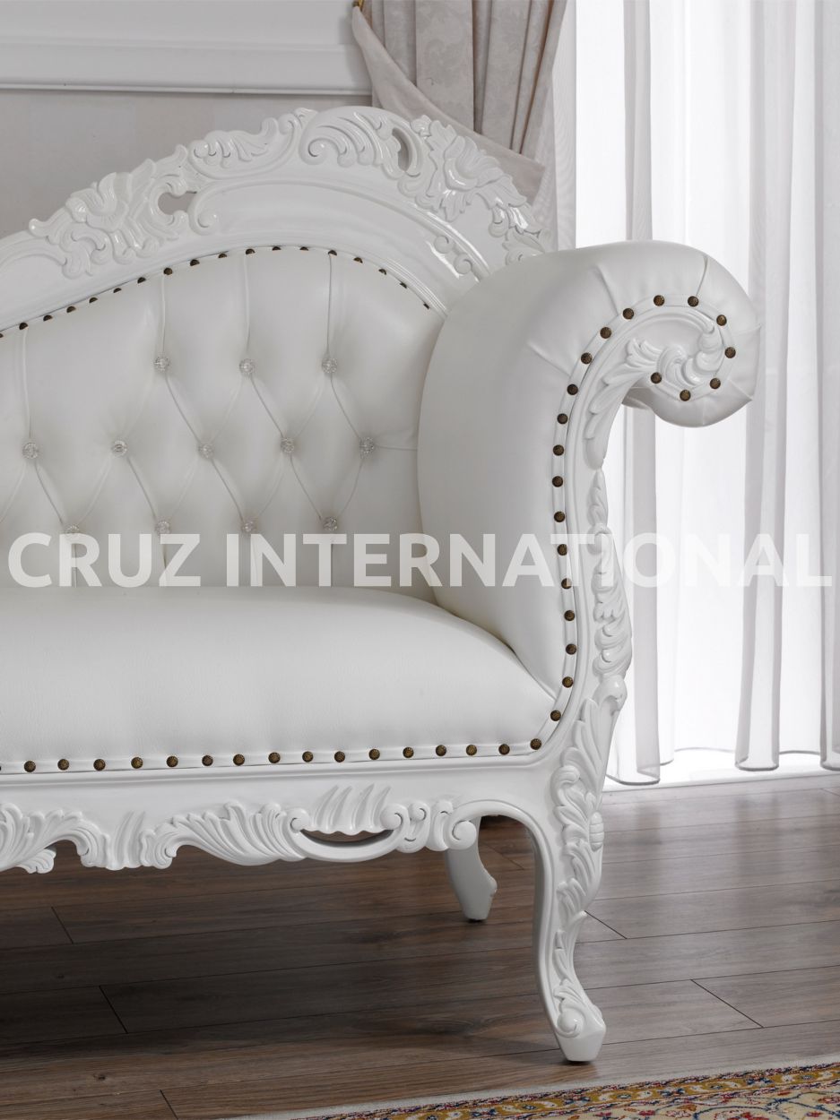 Classic Hector Carving Settee | Standard CRUZ INTERNATIONAL