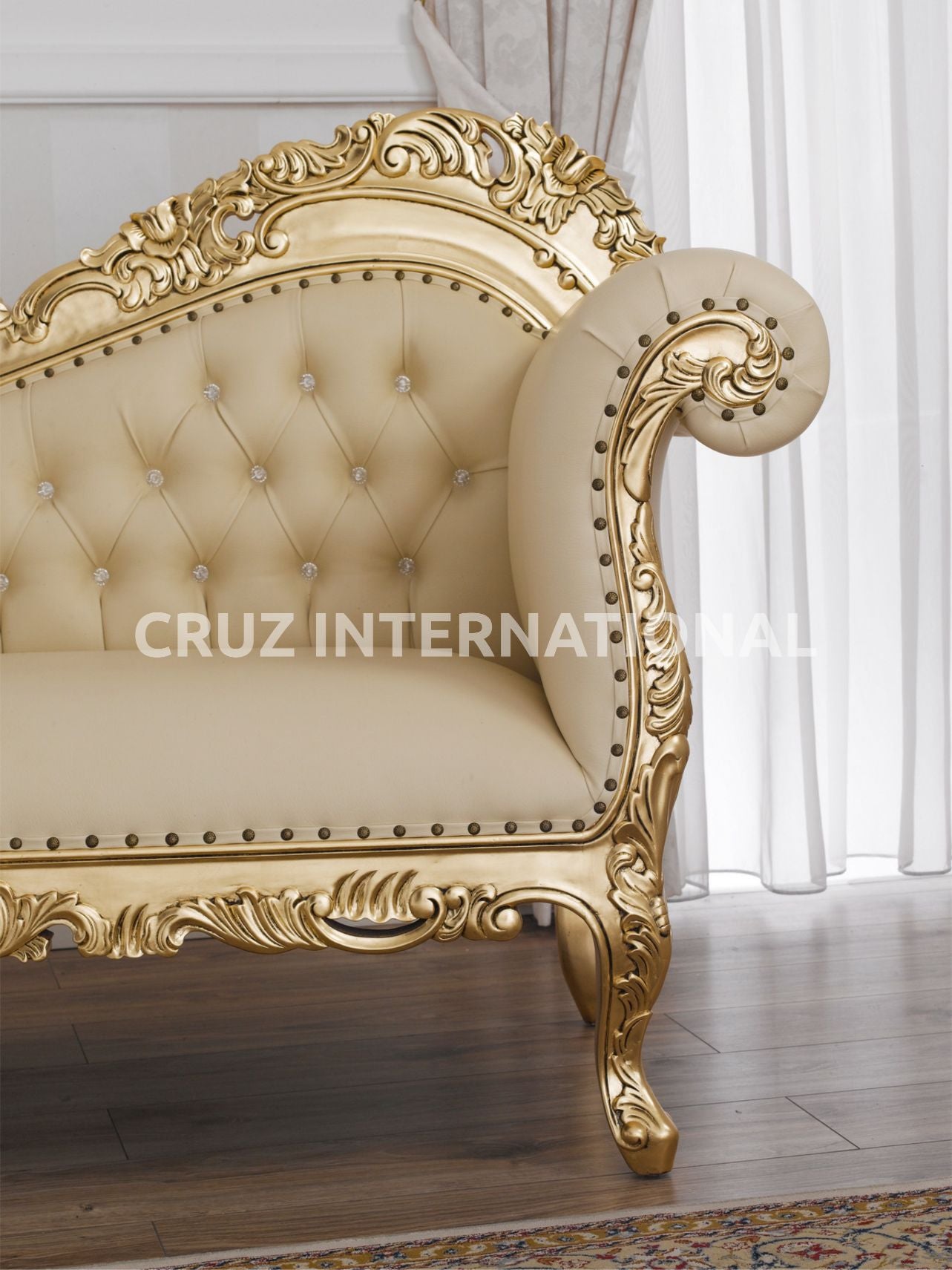 Classic Hector Carving Settee | Standard CRUZ INTERNATIONAL