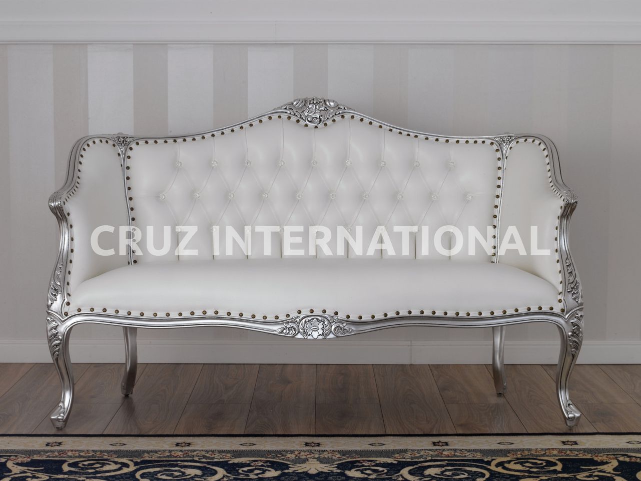 Classic Finley Carving Settee | Standard CRUZ INTERNATIONAL