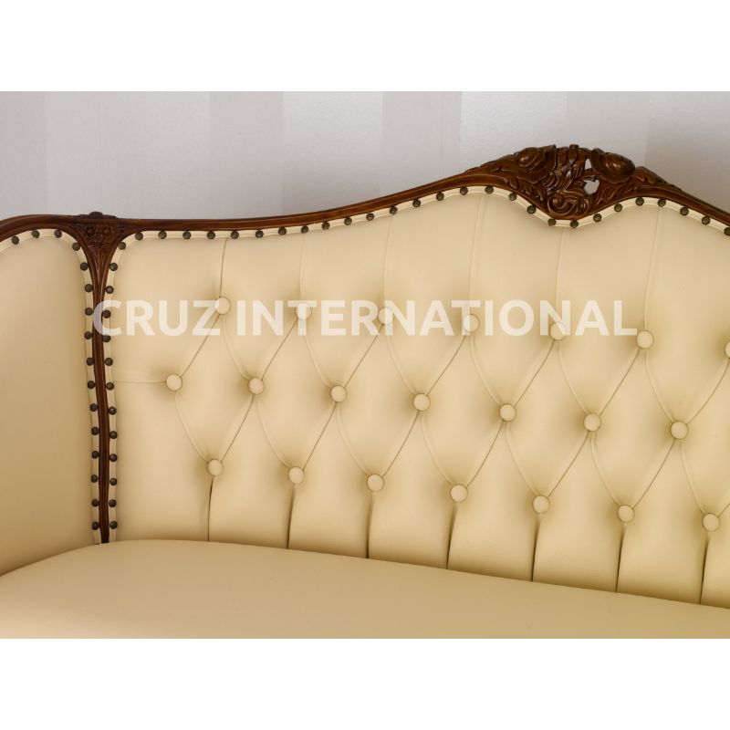 Classic Finley Carving Settee | Standard CRUZ INTERNATIONAL