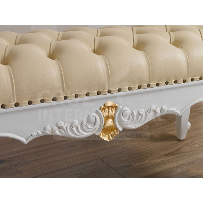 Classic Hugo Carving Settee | Standard CRUZ INTERNATIONAL