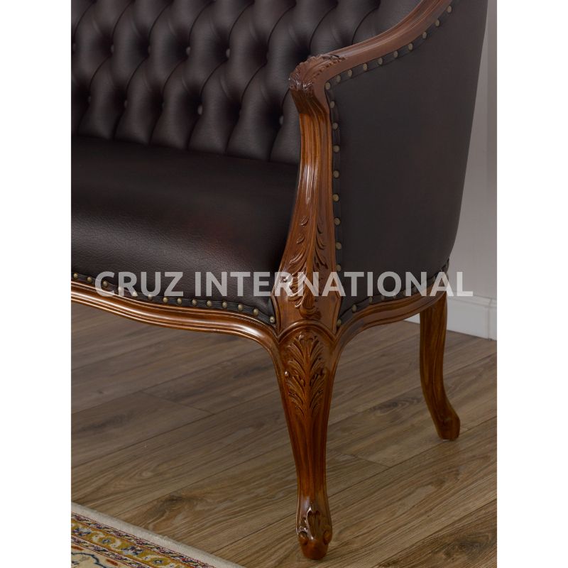 Classic Finley Carving Settee | Standard CRUZ INTERNATIONAL