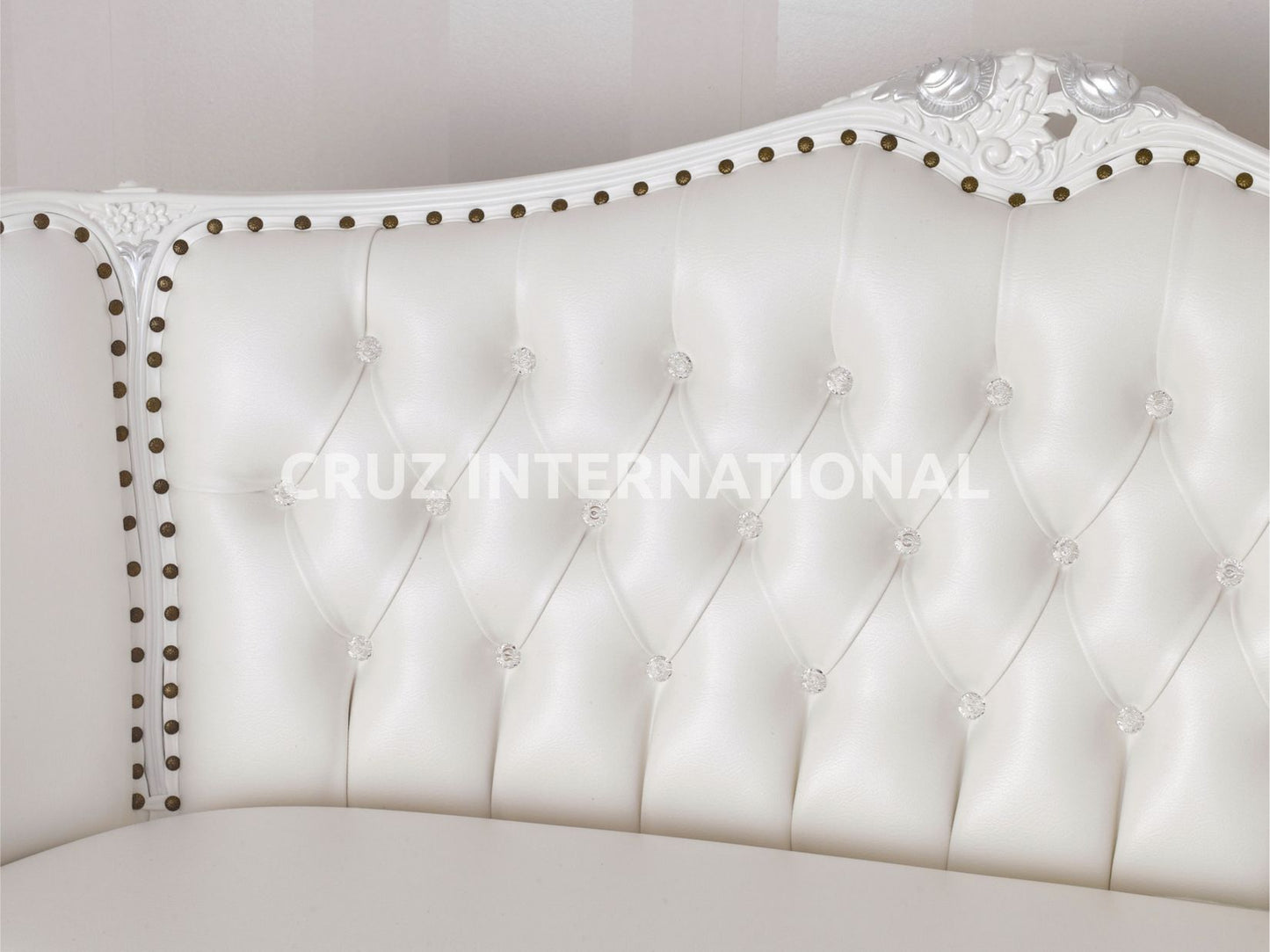 Classic Finley Carving Settee | Standard CRUZ INTERNATIONAL