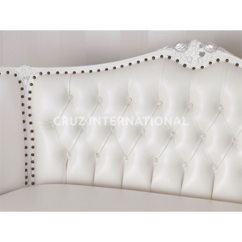 Classic Finley Carving Settee | Standard CRUZ INTERNATIONAL