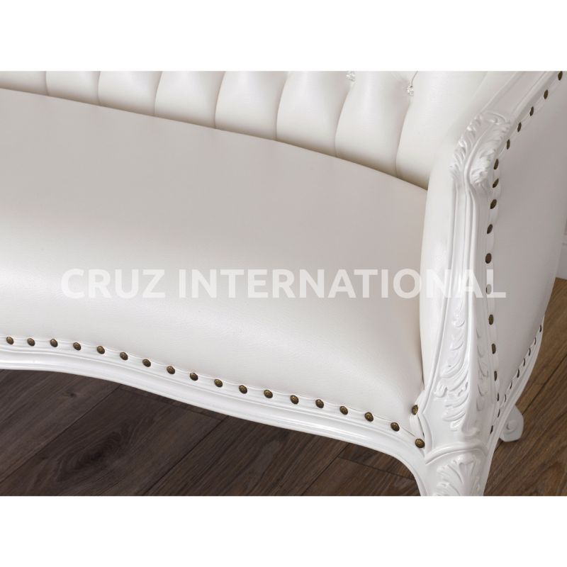 Classic Finley Carving Settee | Standard CRUZ INTERNATIONAL