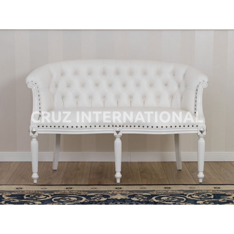 Classic James Carving Settee | Standard CRUZ INTERNATIONAL