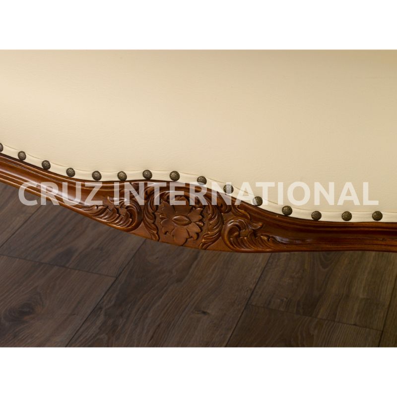 Classic Finley Carving Settee | Standard CRUZ INTERNATIONAL