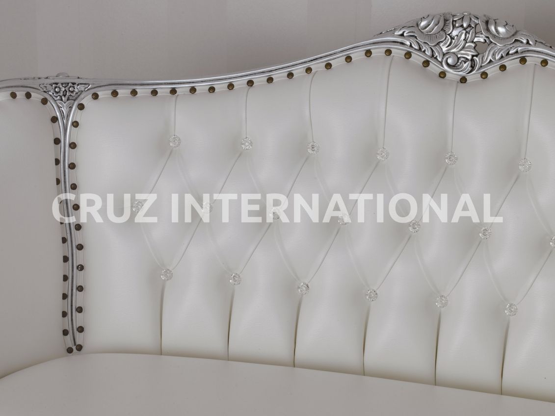 Classic Finley Carving Settee | Standard CRUZ INTERNATIONAL