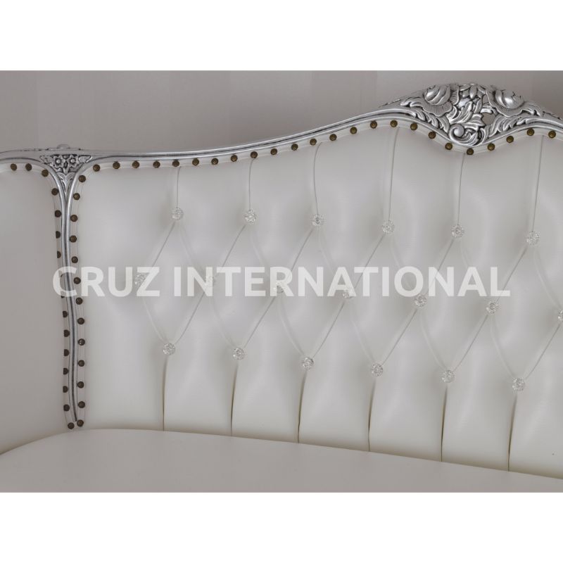 Classic Finley Carving Settee | Standard CRUZ INTERNATIONAL