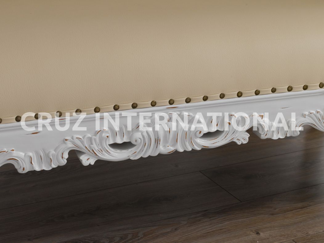 Classic Hector Carving Settee | Standard CRUZ INTERNATIONAL