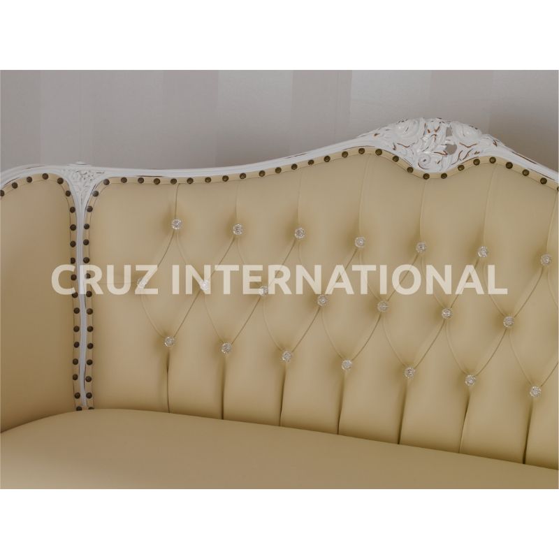 Classic Finley Carving Settee | Standard CRUZ INTERNATIONAL