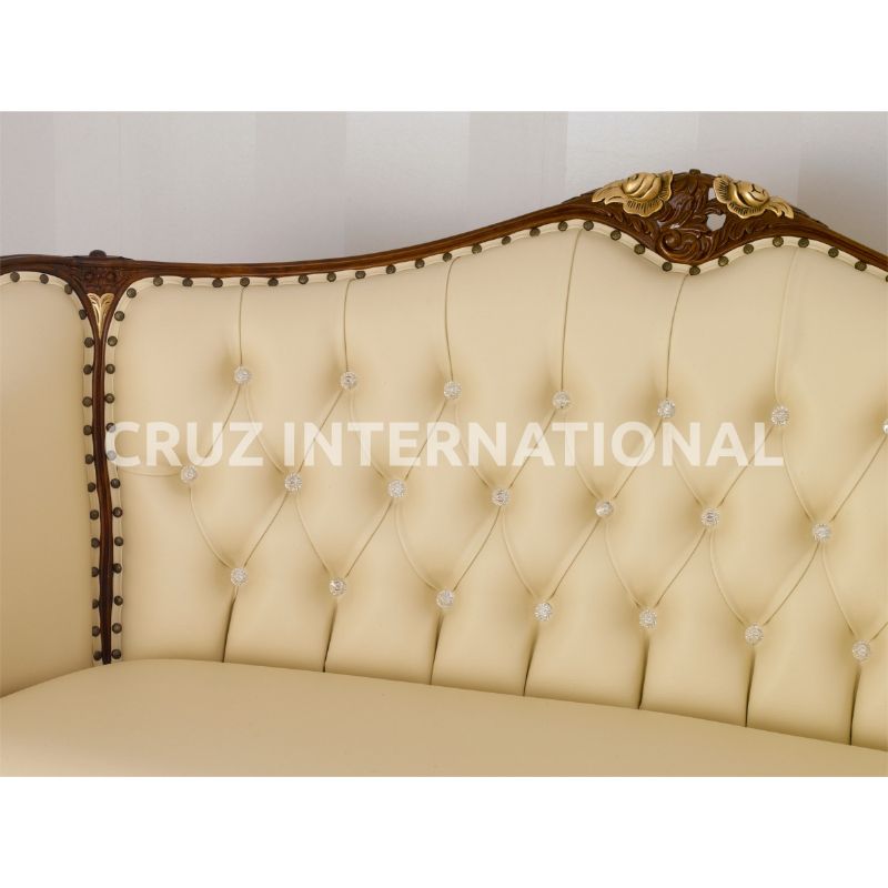 Classic Finley Carving Settee | Standard CRUZ INTERNATIONAL