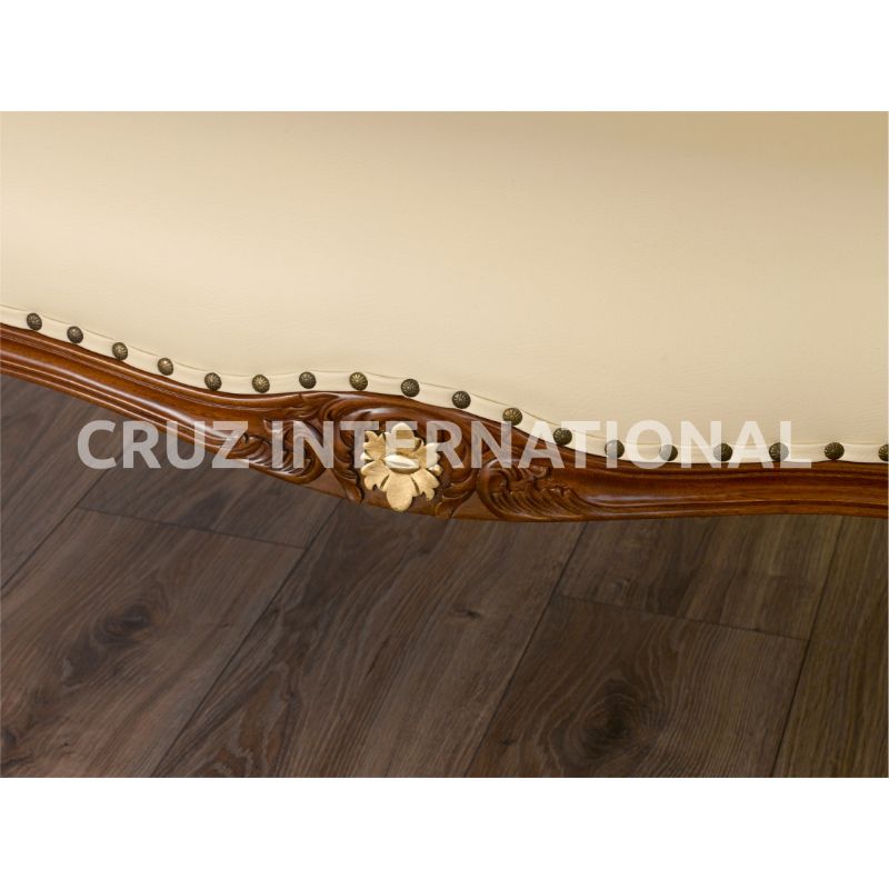 Classic Finley Carving Settee | Standard CRUZ INTERNATIONAL