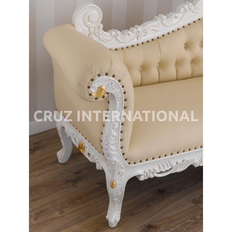 Classic Hector Carving Settee | Standard CRUZ INTERNATIONAL