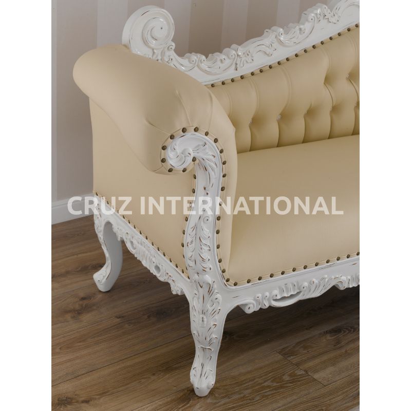 Classic Hector Carving Settee | Standard CRUZ INTERNATIONAL